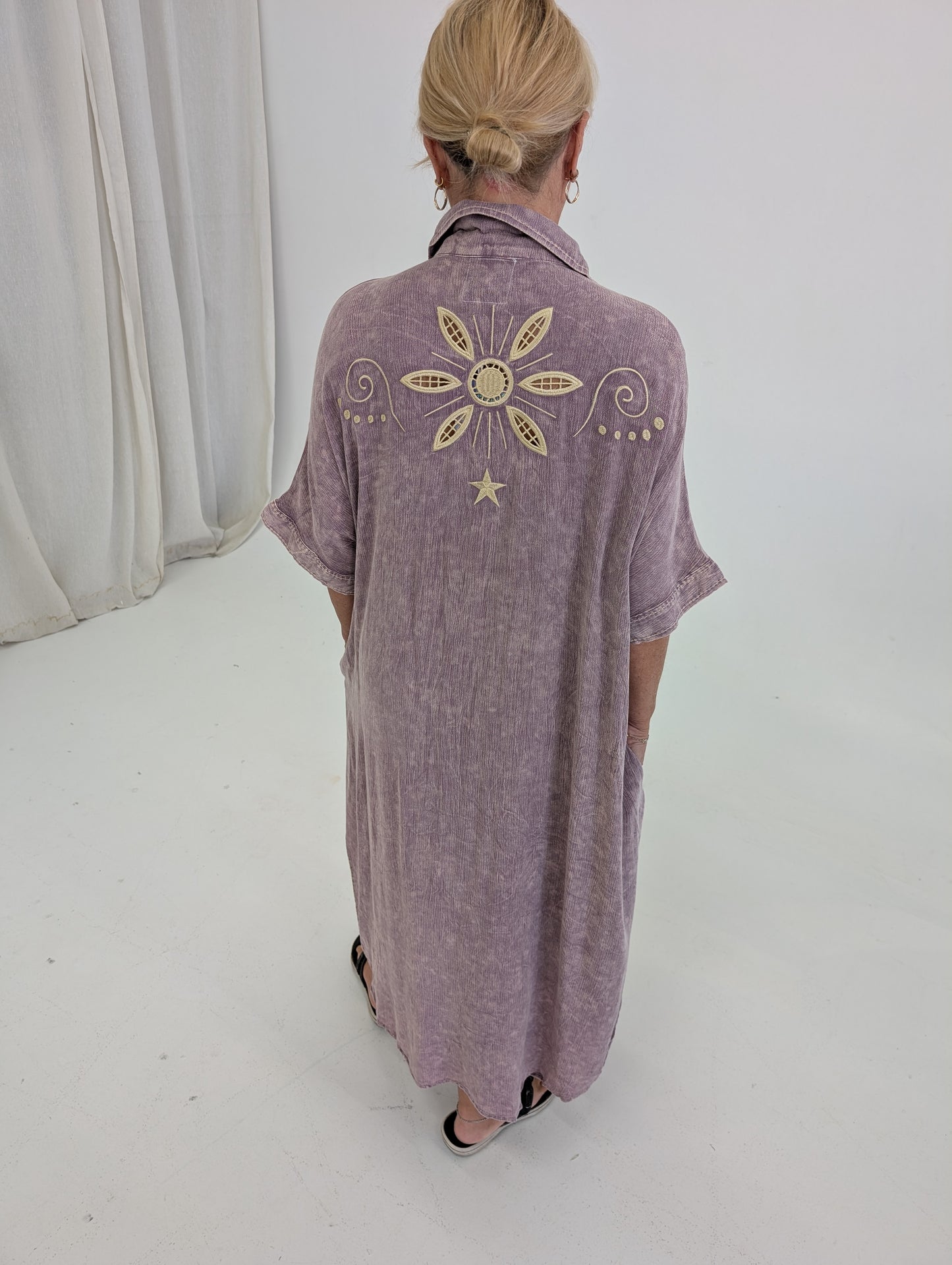 
                  
                    ROBE ASTRALE
                  
                