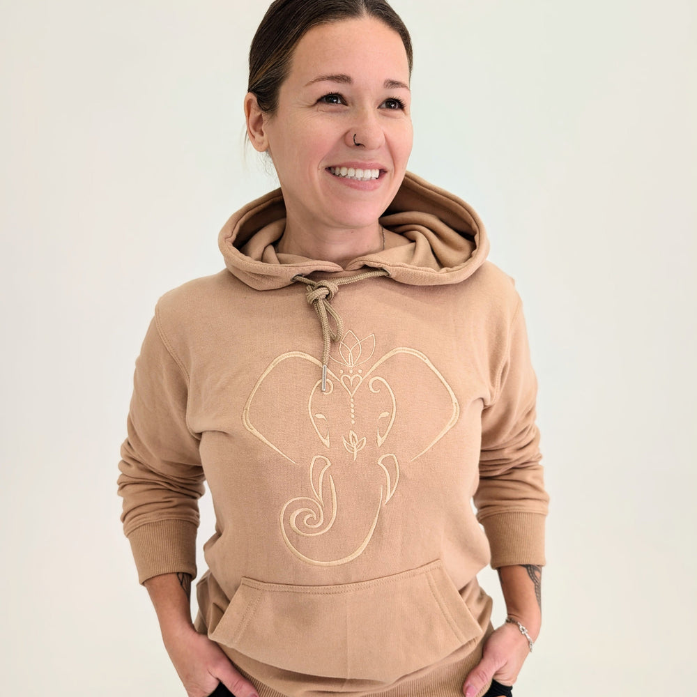 
                  
                    coton ouaté femme fait au québec vêtement design québécois coton brodé et embossé capuchon double coeur éléphant clothing
                  
                