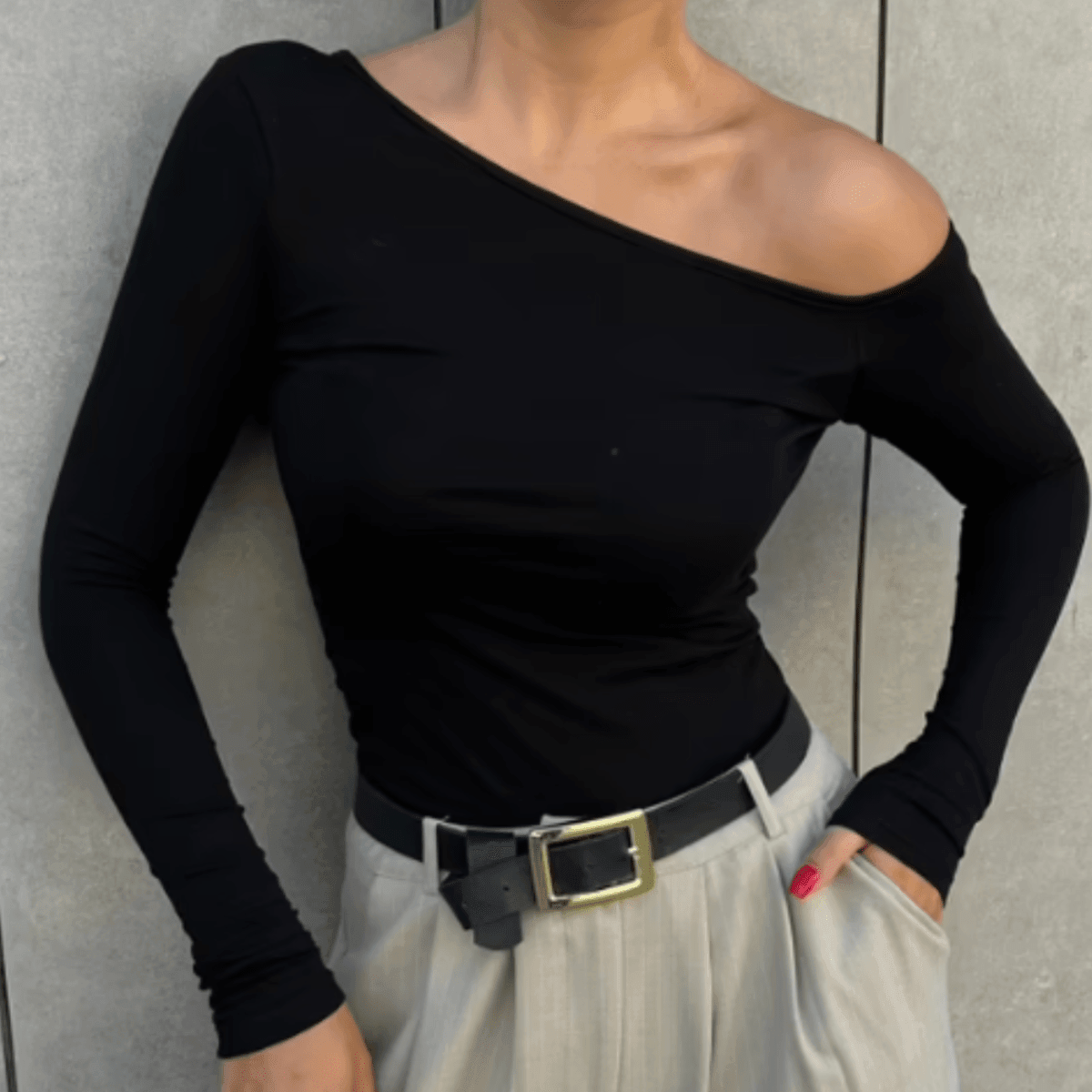 
                  
                    JASMINE Chandail Manche Longue Off the Shoulder - Coeur Elephant Clothing
                  
                