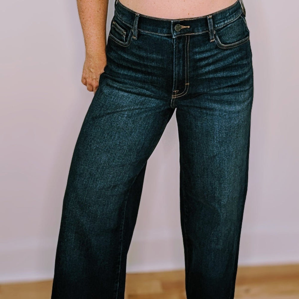 Jeans ANNA - Coeur Elephant ClothingJeans ANNAjeansCoeur Elephant ClothingCoeur Elephant Clothing24jeans coeur elephant clothing extensible taille haute jambe droite incroyablement confortable, haut de gamme, fait de belles fesses