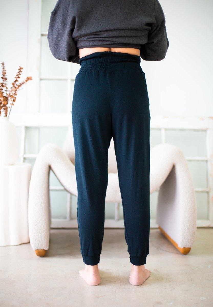 
                  
                    Jogger ESSENTIEL – Confort fluide, style assumé - Coeur Elephant ClothingJogger ESSENTIEL – Confort fluide, style assumépantalon joggerCoeur Elephant ClothingCoeur Elephant ClothingNoirSJogger ESSENTIEL – Confort fluide, style assumé
                  
                