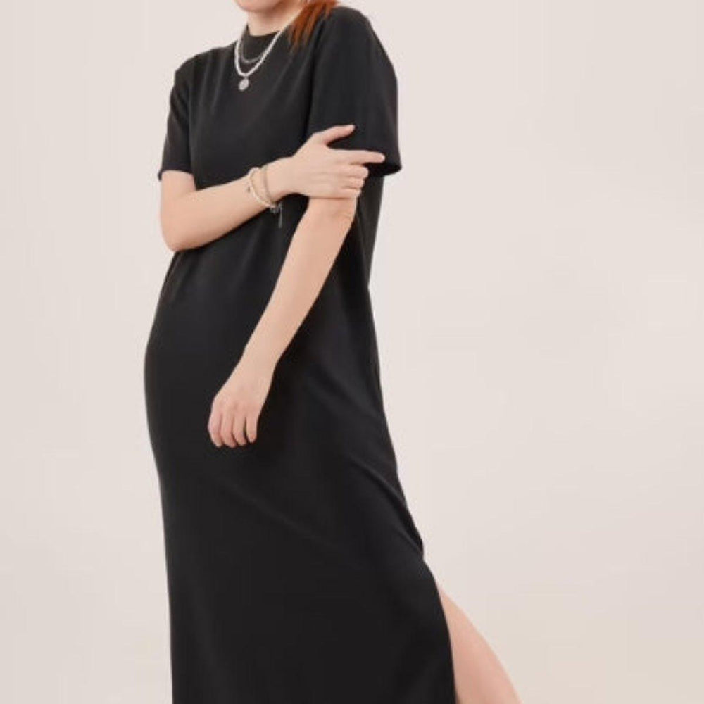 Robe REBECCA – Élégance fluide, présence assumée - Coeur Elephant ClothingRobe REBECCA – Élégance fluide, présence assuméeCoeur Elephant ClothingCoeur Elephant ClothingNoirSrobe modal et polyester semi ajustée parfaite pour toutes les silhouettes robe femme été et printemps intemporelle basic doux elegant et décontracte