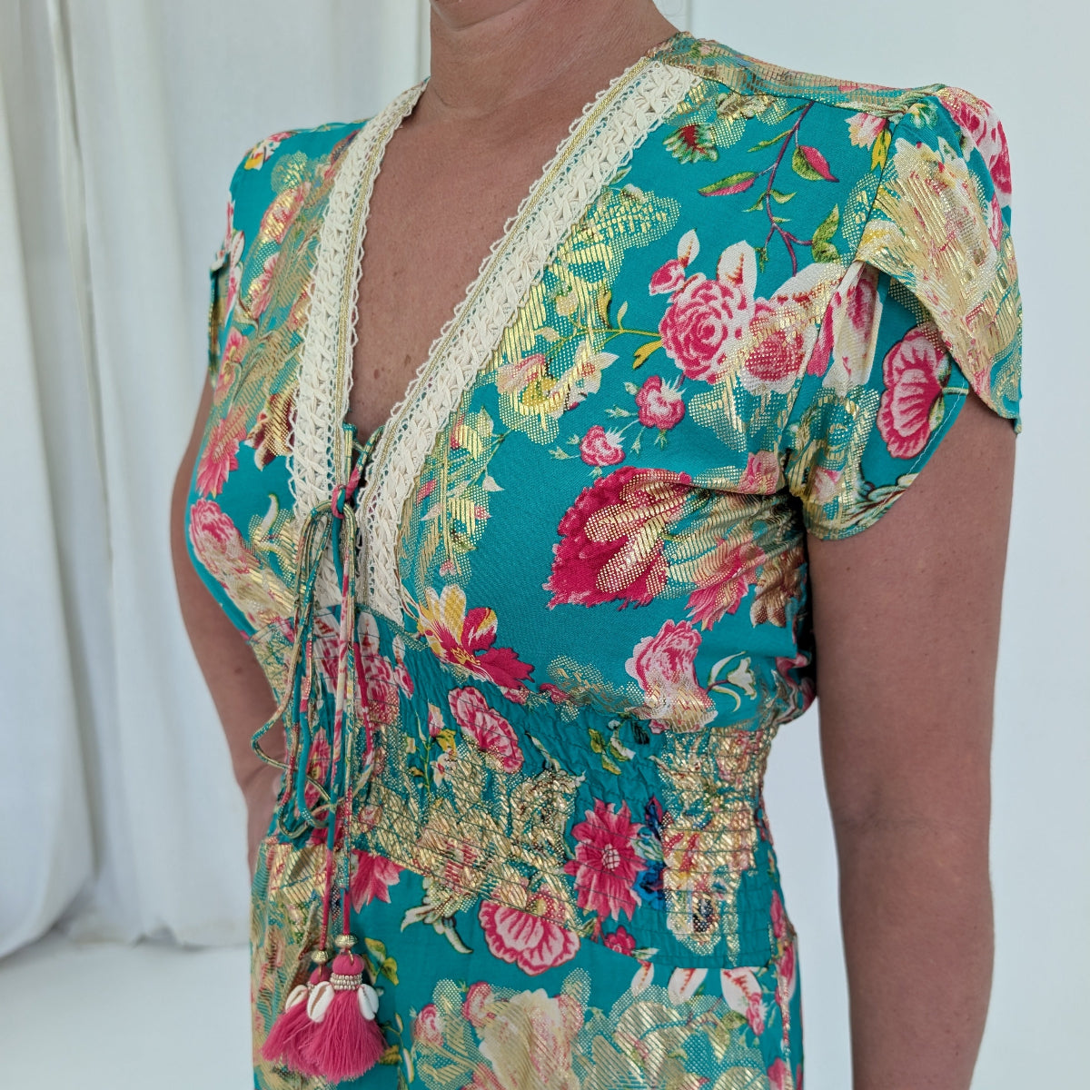 
                  
                    coeur elephant clothing robe femme coton doux imprimé floral turkoise et rose léger robe longue pour femmes gêtes et occasions manche courte croisée volant taille ajustée col V brodé
                  
                