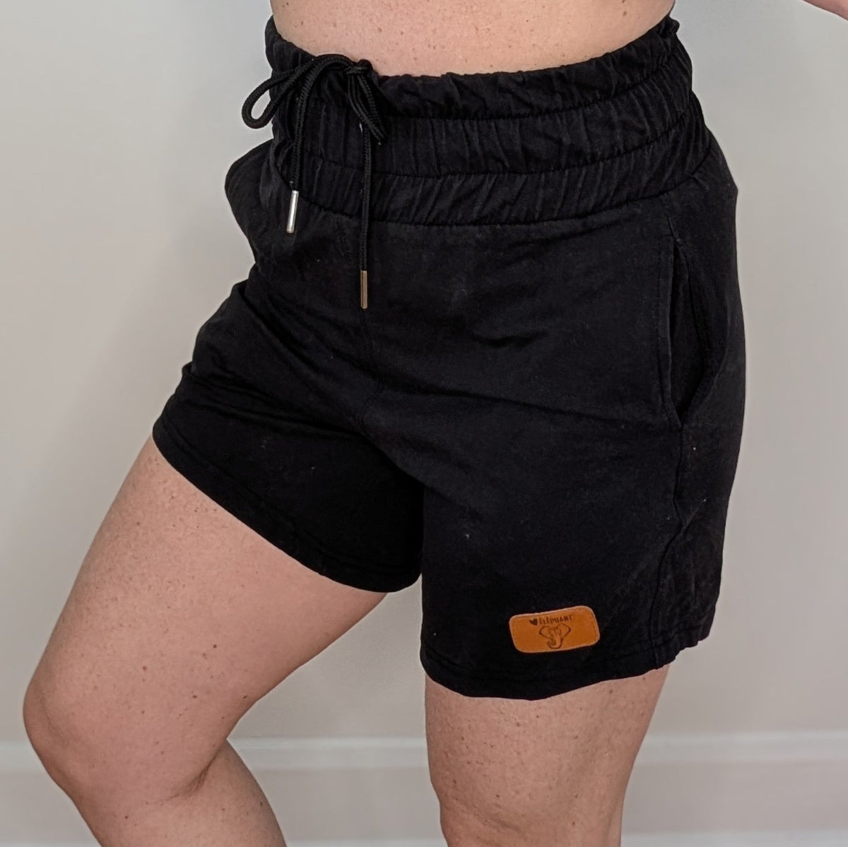 
                  
                    short femme made in quebec bambou spandez coton sport ajusté femme designer mode vetement confortable taille haute cuir
                  
                