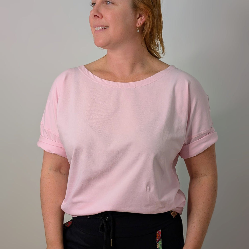 🌿 T-shirt BELLA – Confort Élégant en Bambou - Spandex - Coeur Elephant Clothing🌿 T-shirt BELLA – Confort Élégant en Bambou - SpandexTShirtCoeur Elephant ClothingCoeur Elephant ClothingBeigeXStshirt femme coeur elephant clothing manche court confortable col bateau patch cuir designer québécois confortable éthique et audacieux